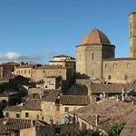 Ricciarelli * فولتيرا